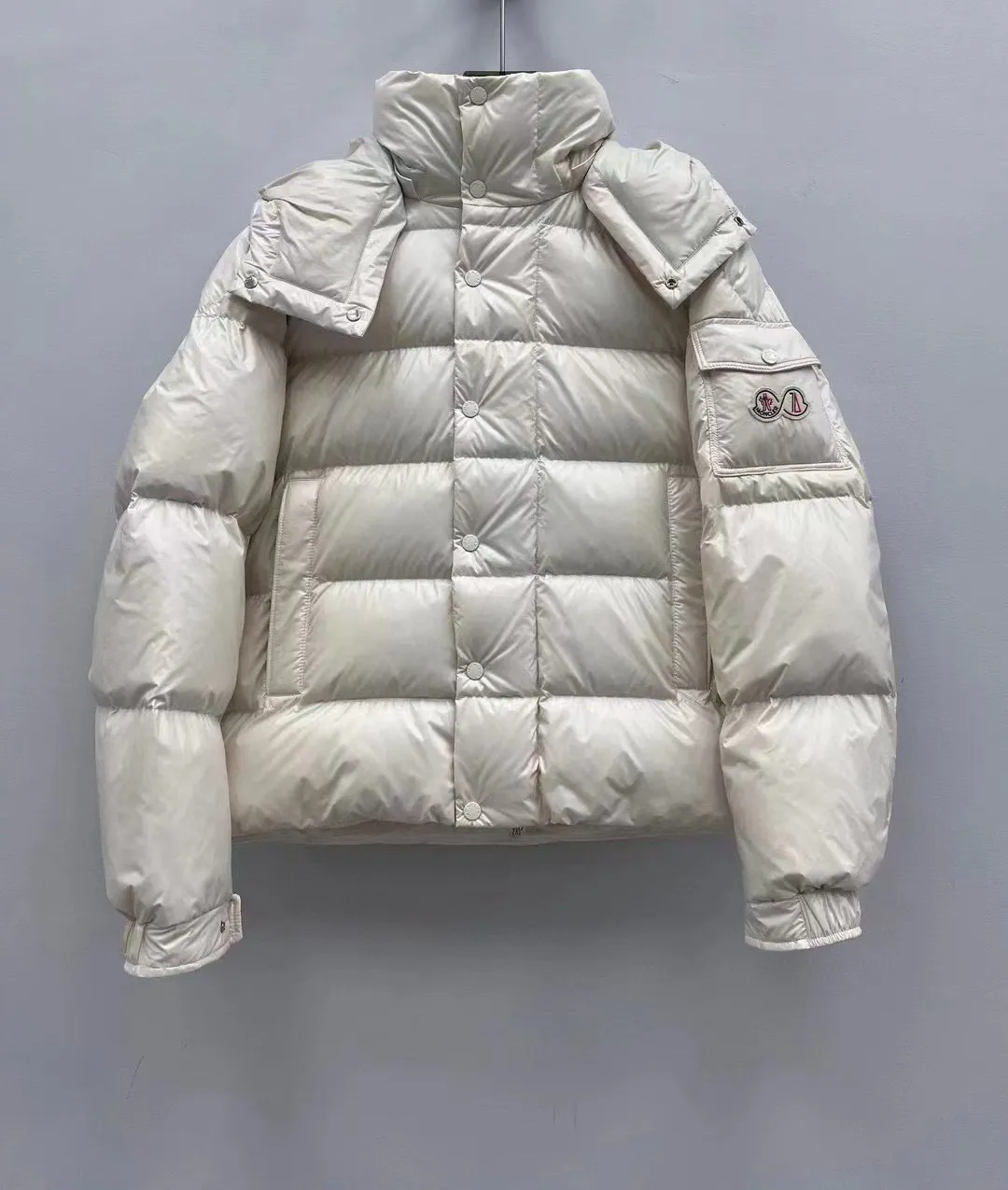 P390 Moncler/ 2026 70 、 。 DNA ， ， 。 Classic ， 、 。 Classic 70 。 Quality， 90 ，Premium Quality ， ，Black ！ Sizes M-3XL